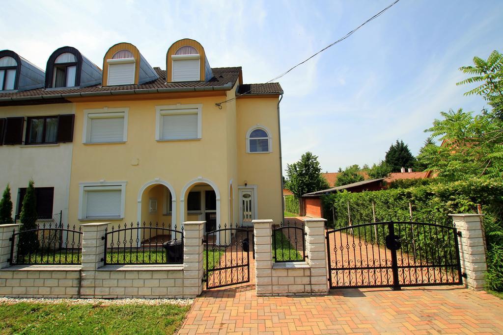 Fausztland Apartments 자르마디 외부 사진