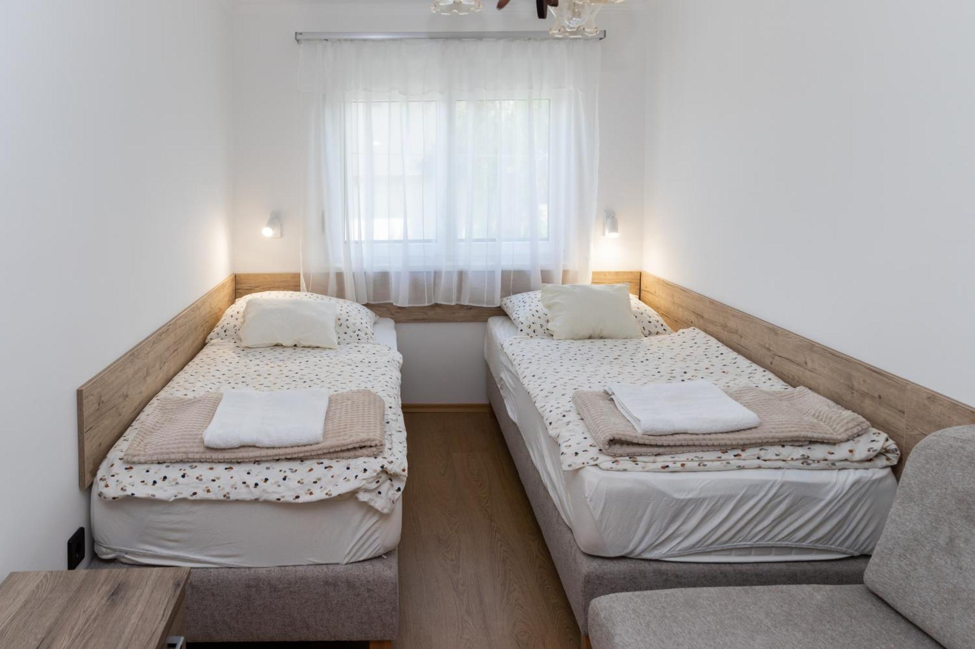 Fausztland Apartments 자르마디 외부 사진