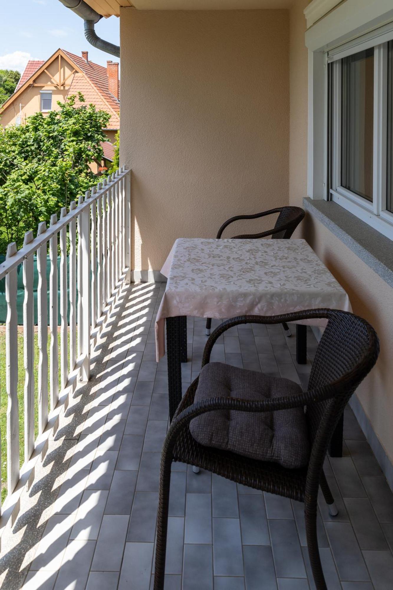 Fausztland Apartments 자르마디 외부 사진