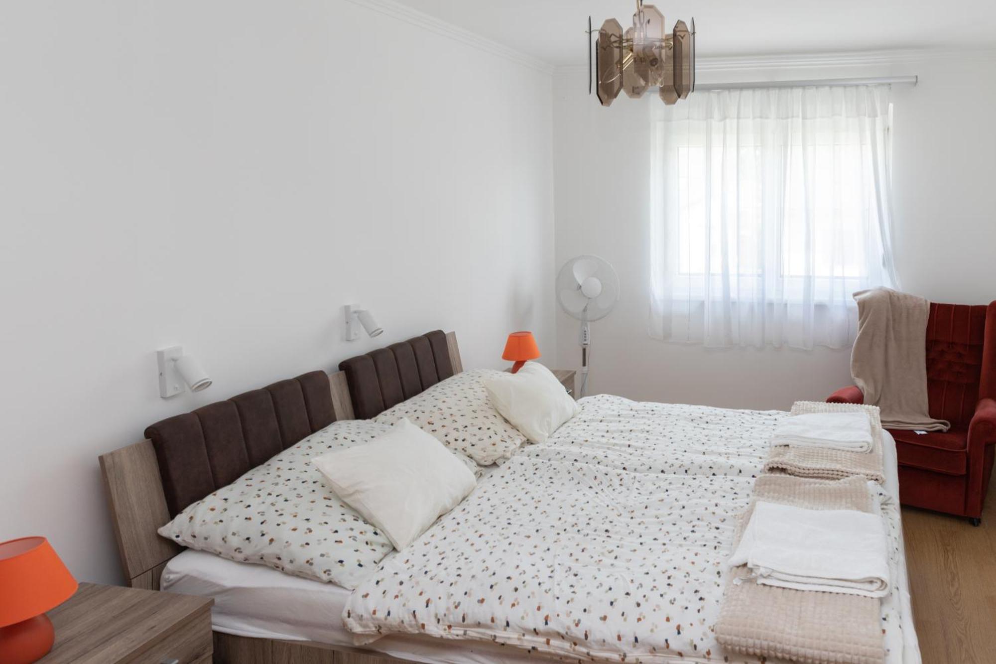 Fausztland Apartments 자르마디 외부 사진