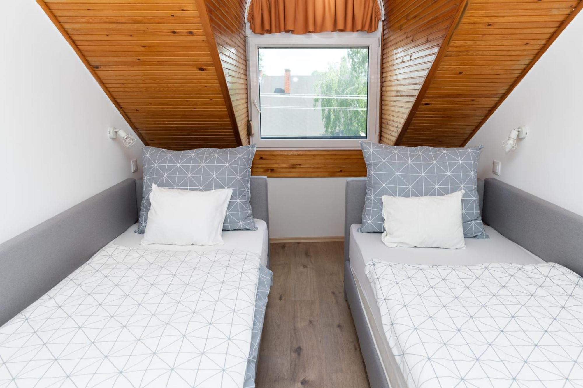 Fausztland Apartments 자르마디 외부 사진