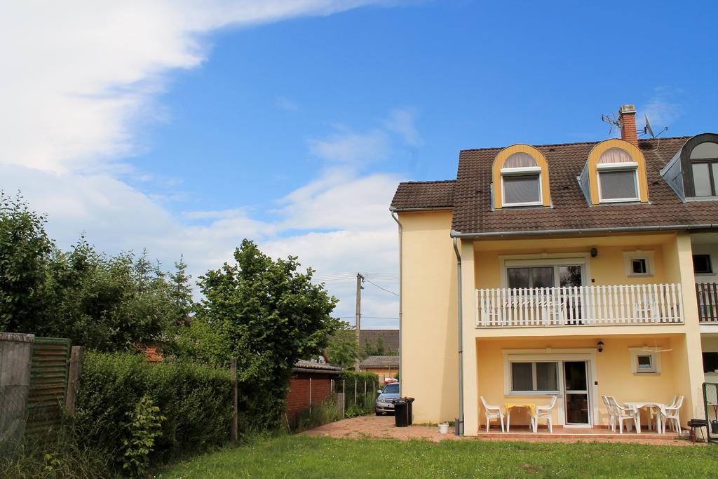 Fausztland Apartments 자르마디 외부 사진